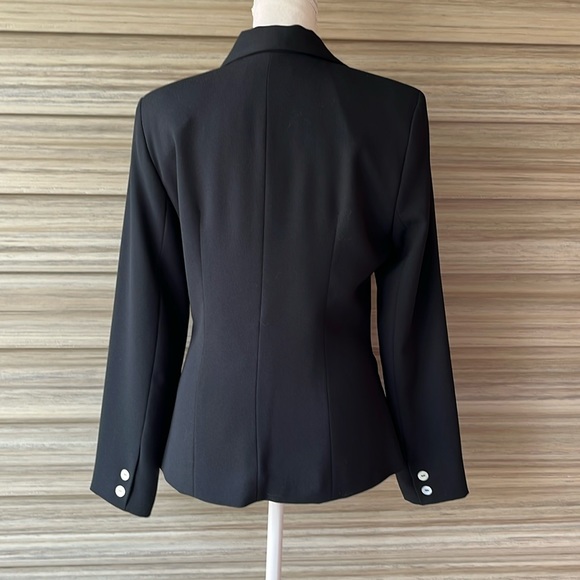 Fabulous GO Black Crepe Fitted Blazer with Shell Buttons - size Small - Picture 2 of 7